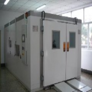 Ice accumulation and freezing rain laboratory